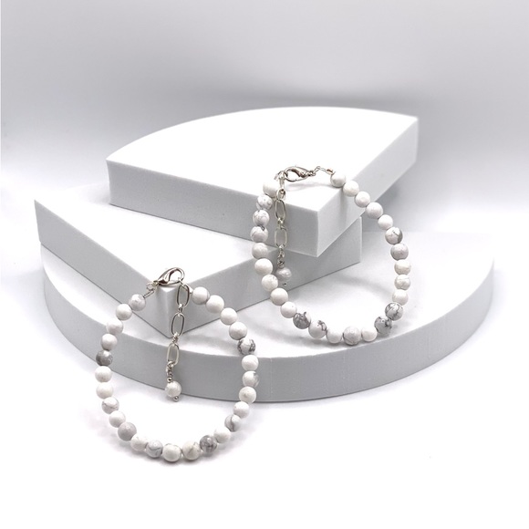 Genuine Natural Howlite Bracelet - Picture 10 of 13